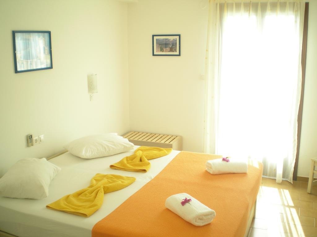 Golden Sun Aparthotel Chora  Cameră foto